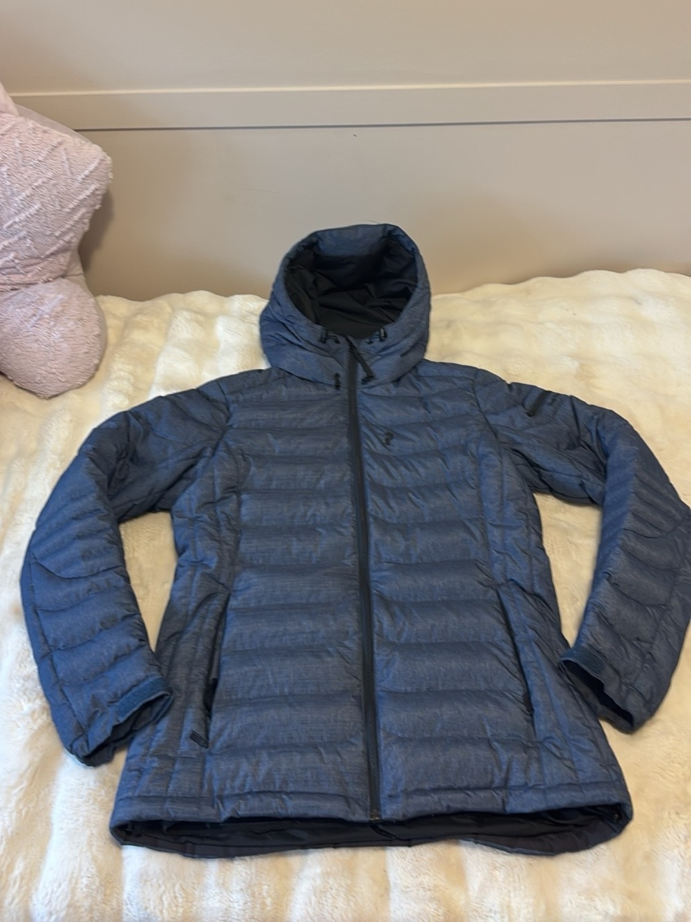 peak performance  Women’s Quilted Hooded Jacket in Denim Blue P